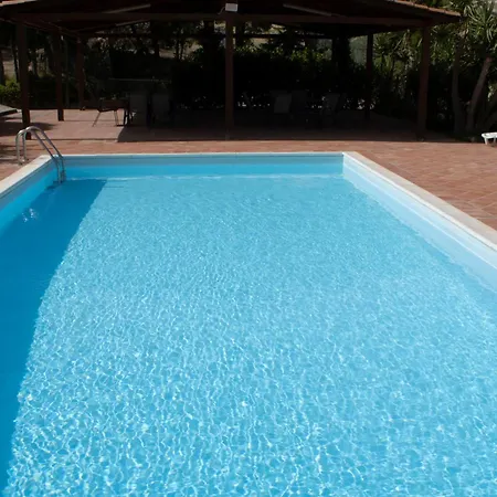 Bellajo - Rustiche Con Piscina *