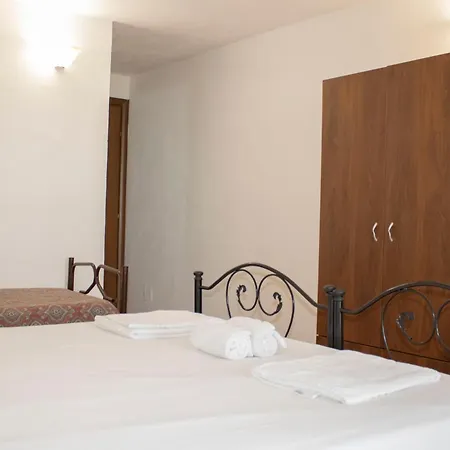 Bellajo - Rustiche Con Piscina