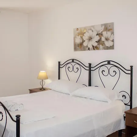 Bellajo - Rustiche Con Piscina *