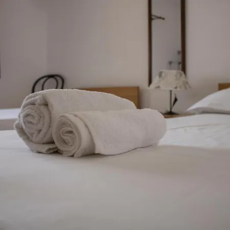 Bellajo - Rustiche Con Piscina