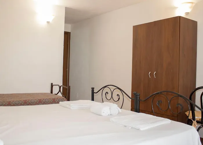 Bellajo - Rustiche Con Piscina