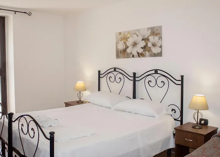 Bellajo - Rustiche Con Piscina *